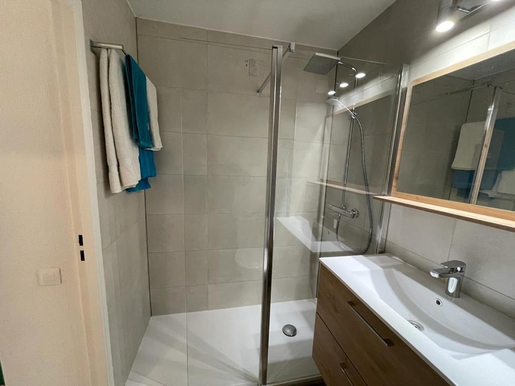Appartement With Balcony In With Ac