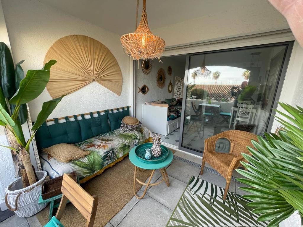 With Balcony In With Ac Appartement *